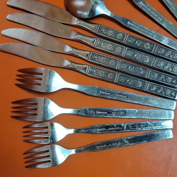 Vintage-Style Silver Floral Cutlery Set - 12 Piece (Silver) - Picture 3 of 8